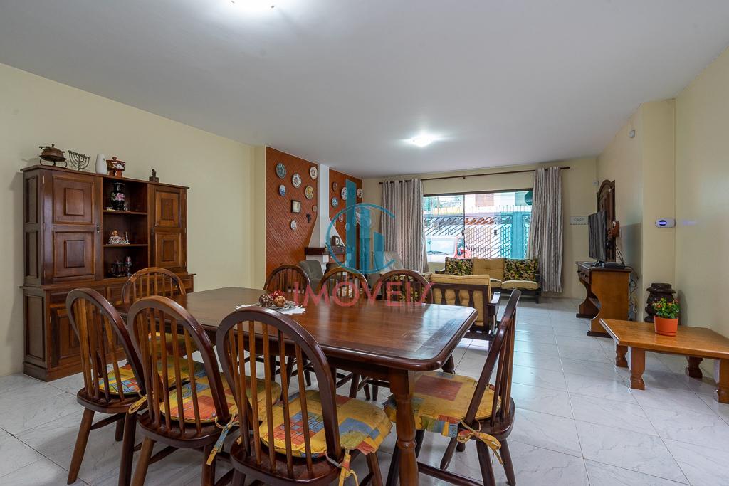 Casa à venda com 3 quartos, 194m² - Foto 4