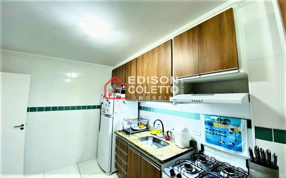 Apartamento à venda com 2 quartos, 55m² - Foto 11