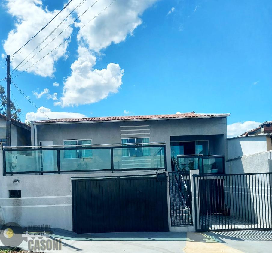 Casa à venda com 3 quartos, 194m² - Foto 1