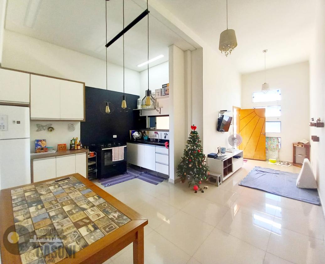 Casa à venda com 2 quartos, 108m² - Foto 2