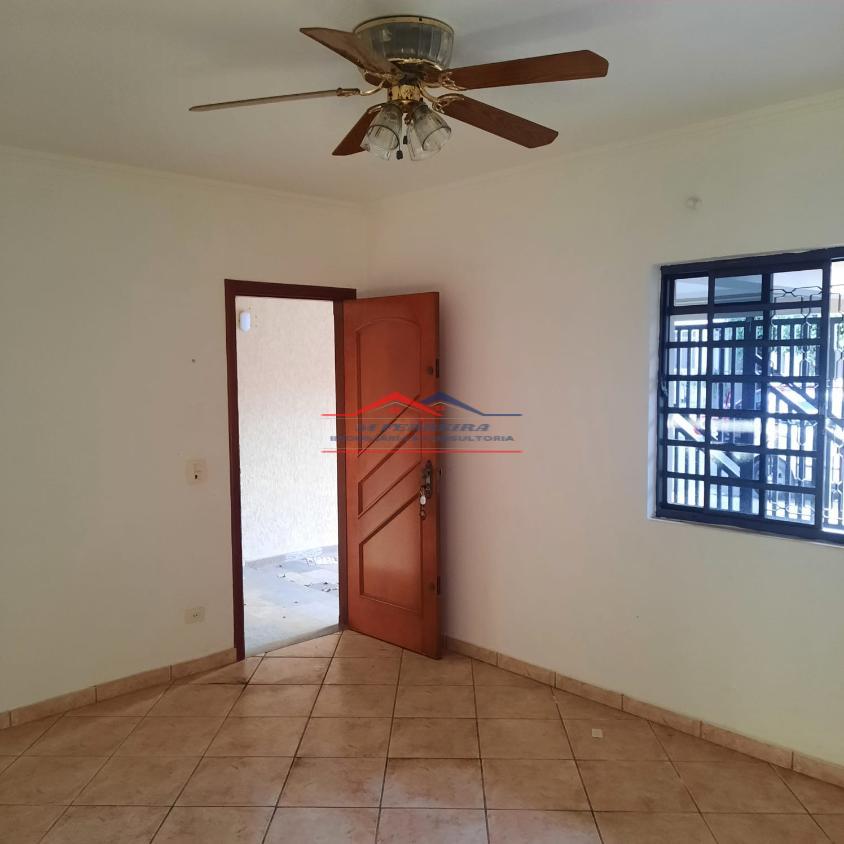 Casa à venda com 2 quartos, 140m² - Foto 3