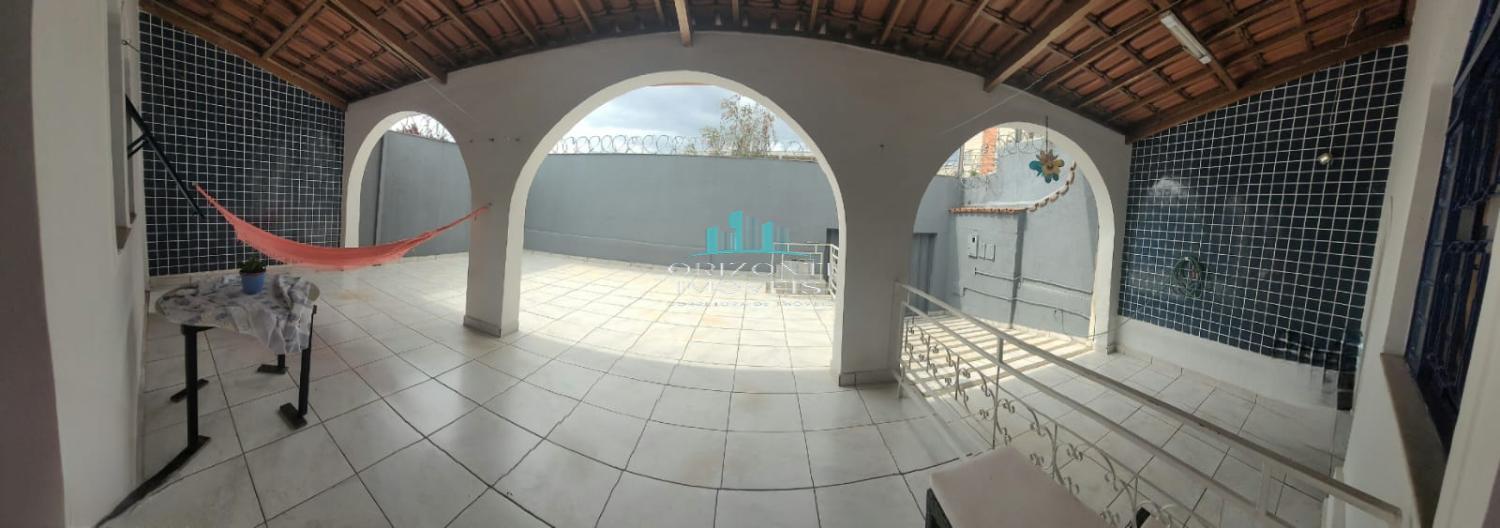 Casa à venda com 3 quartos, 286m² - Foto 2