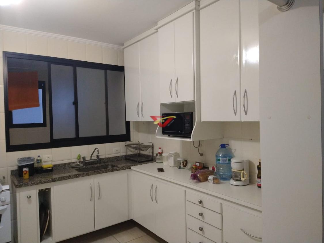 Apartamento à venda com 3 quartos, 200m² - Foto 8