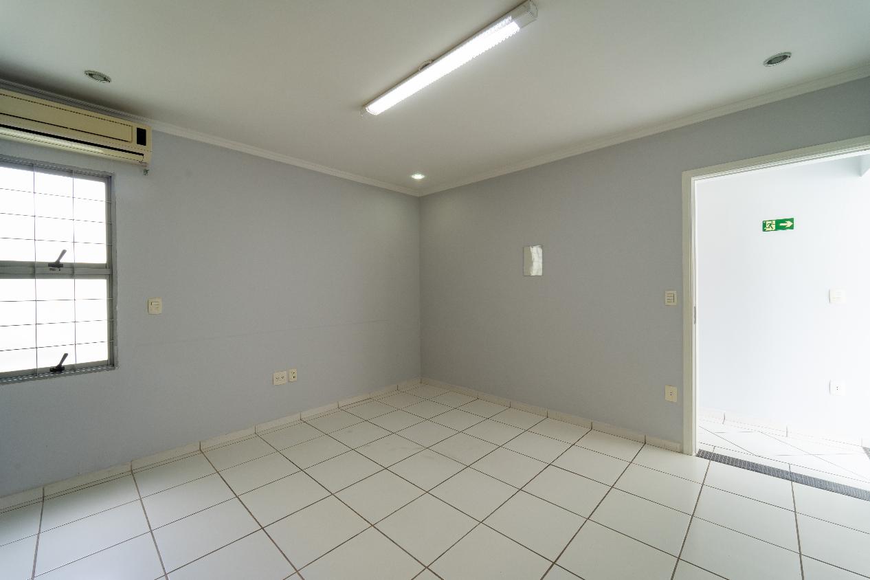 Casa à venda com 2 quartos, 110m² - Foto 4