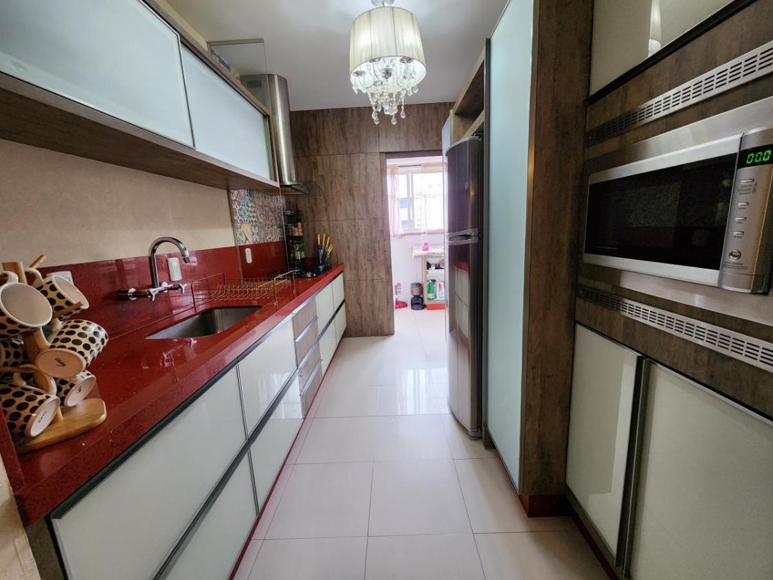 Apartamento à venda com 3 quartos, 140m² - Foto 4