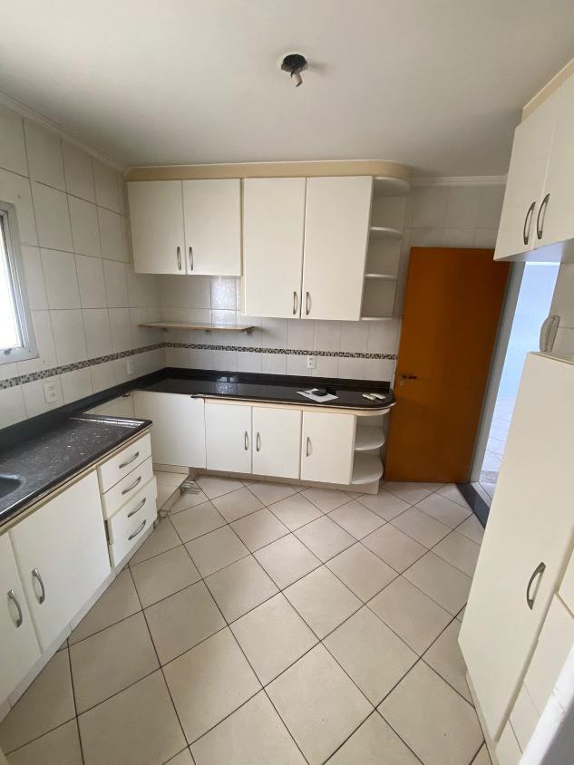 Apartamento à venda com 3 quartos, 97m² - Foto 11