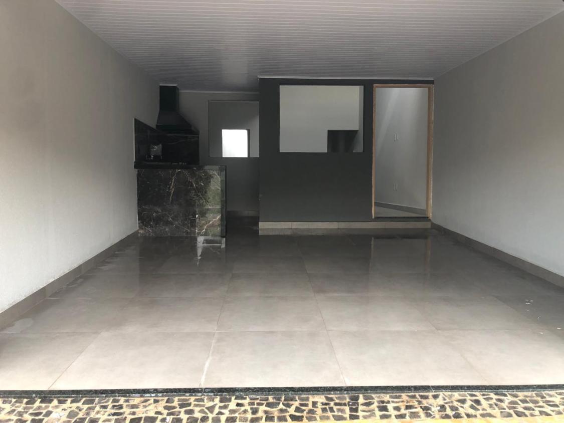 Casa à venda com 3 quartos, 100m² - Foto 1