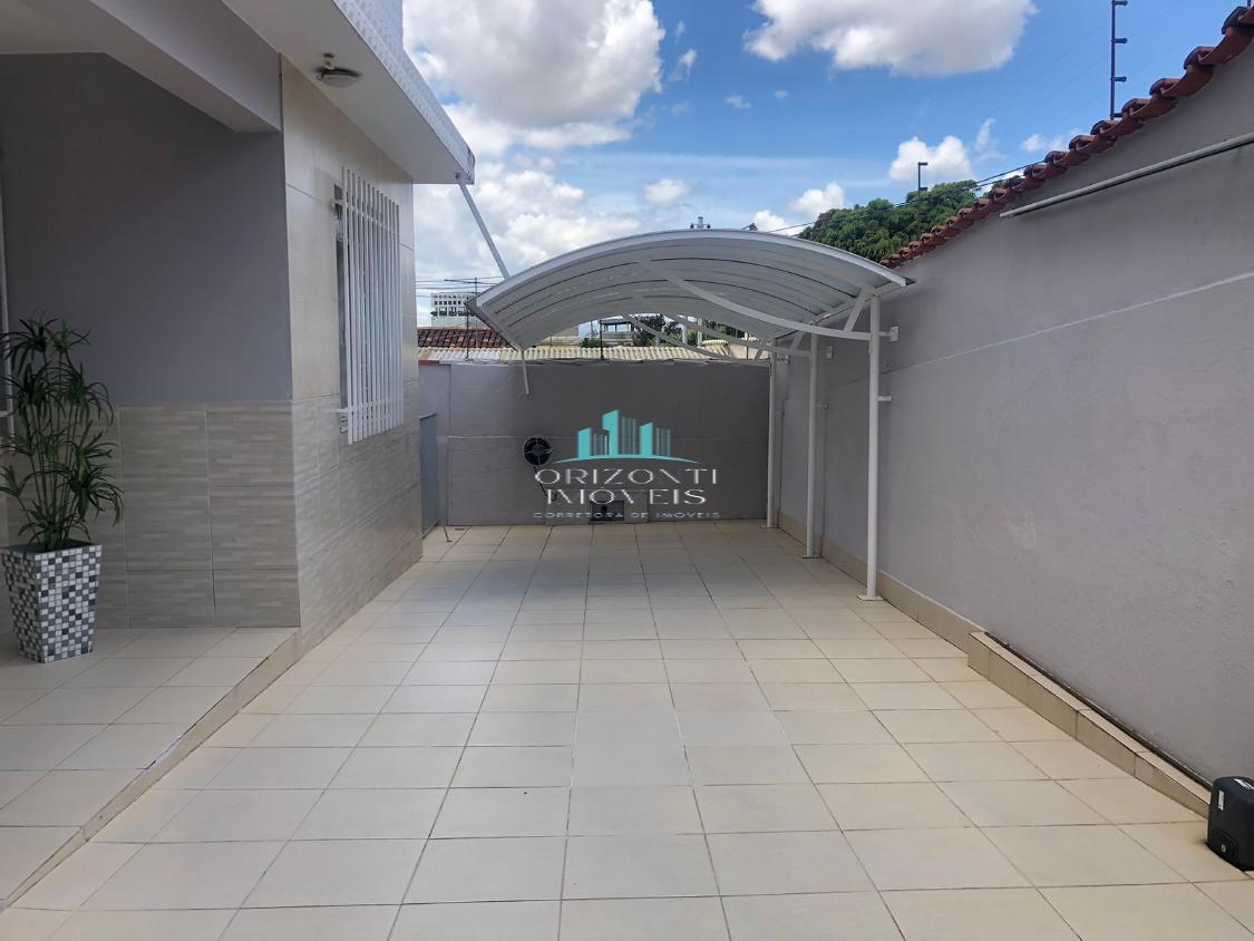 Casa à venda com 5 quartos, 309m² - Foto 1