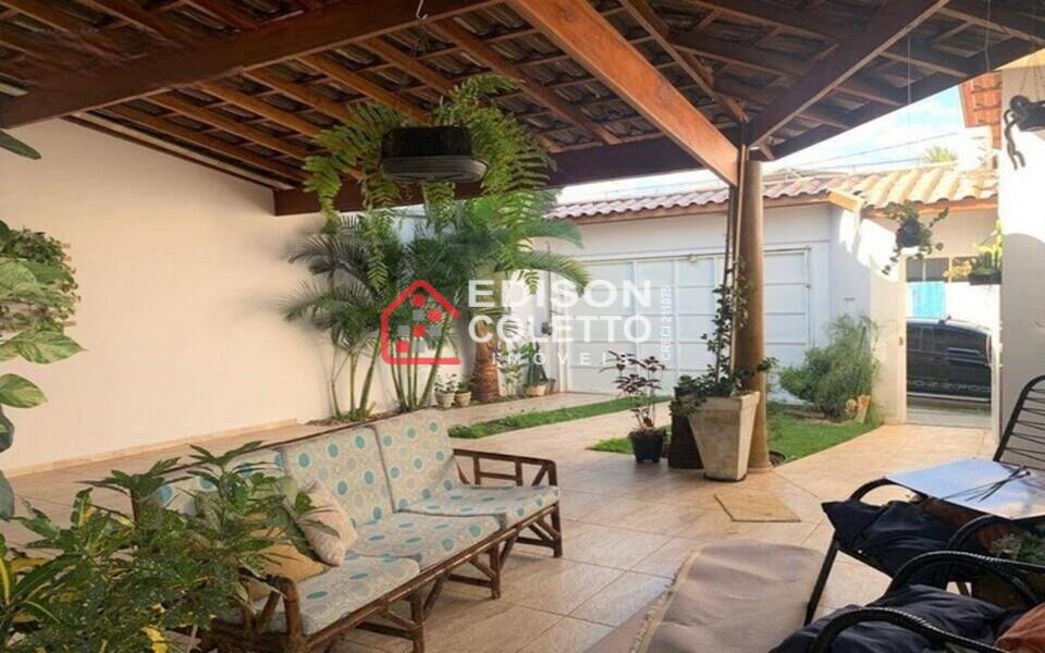 Casa à venda com 3 quartos, 170m² - Foto 4