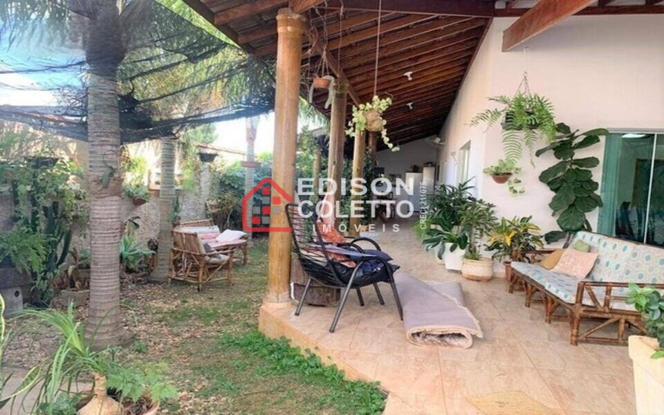 Casa à venda com 3 quartos, 170m² - Foto 1