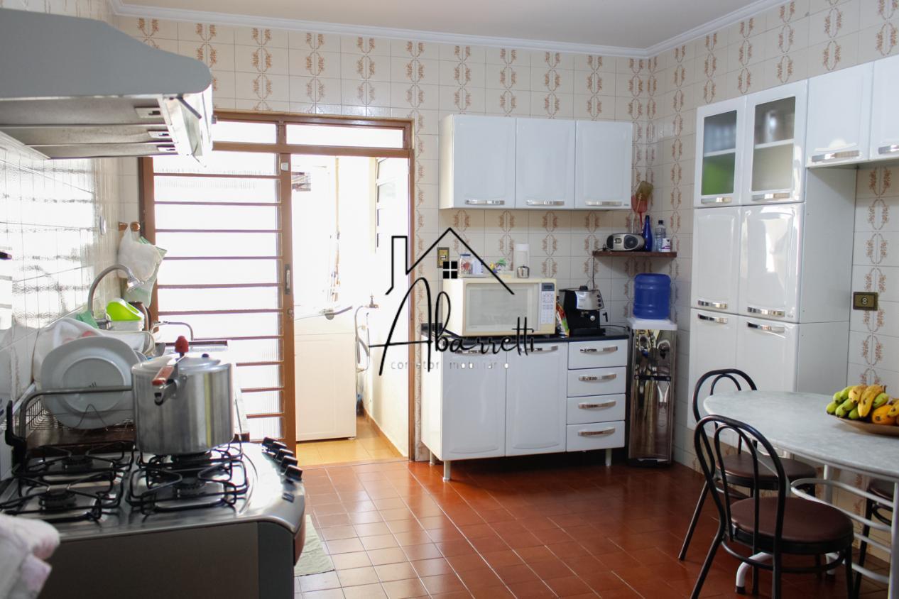 Casa à venda com 4 quartos, 210m² - Foto 18