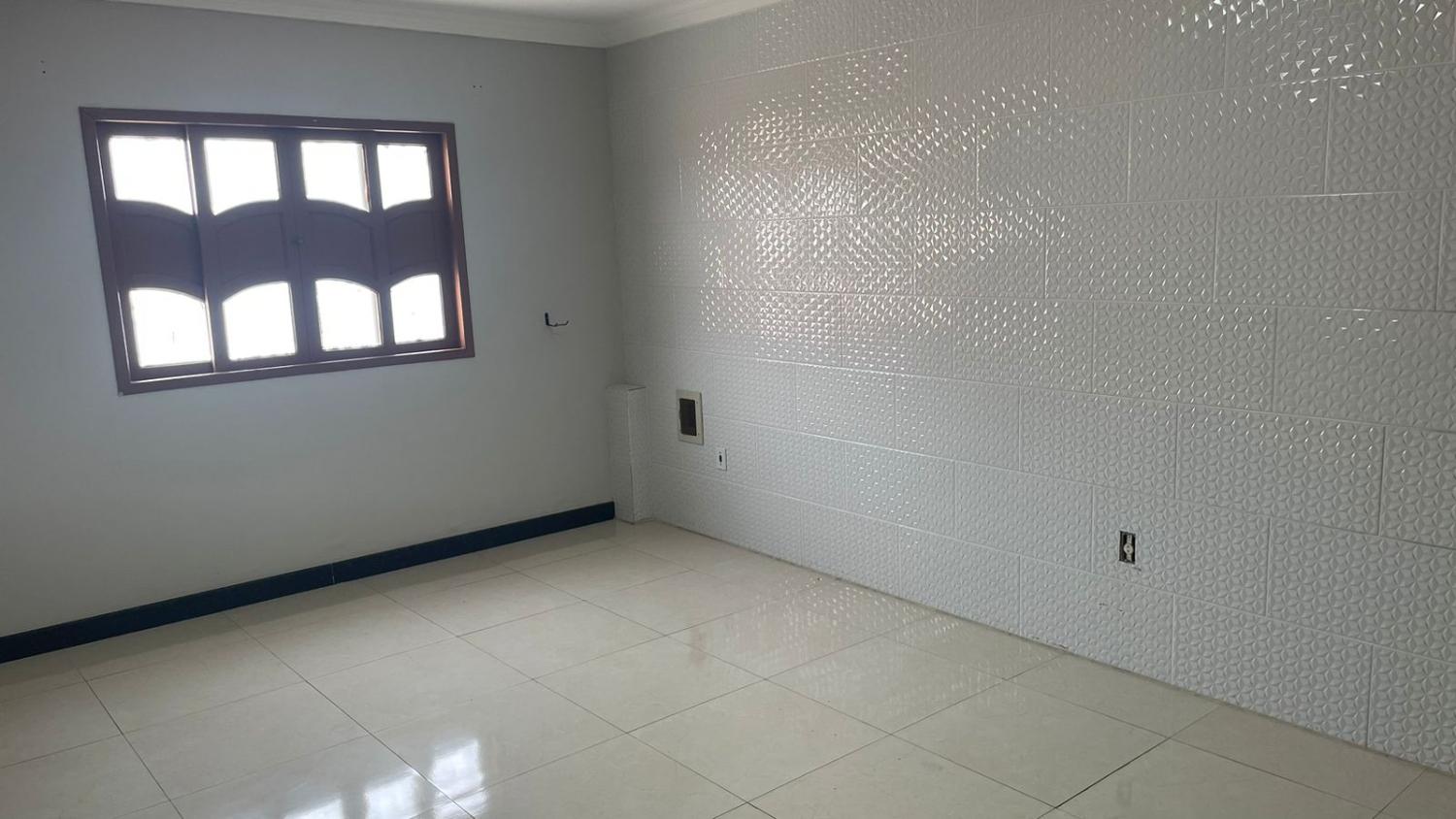 Casa à venda com 2 quartos, 170m² - Foto 1