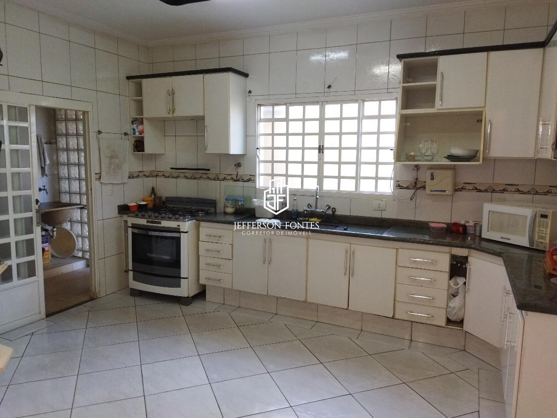 Casa à venda com 3 quartos, 200m² - Foto 14