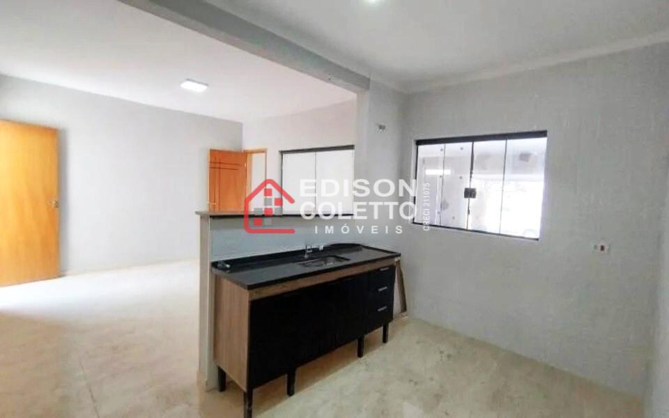 Casa à venda com 2 quartos, 102m² - Foto 1