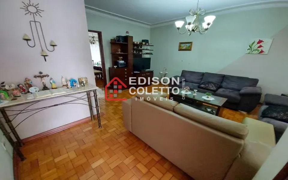 Casa à venda com 3 quartos, 141m² - Foto 1