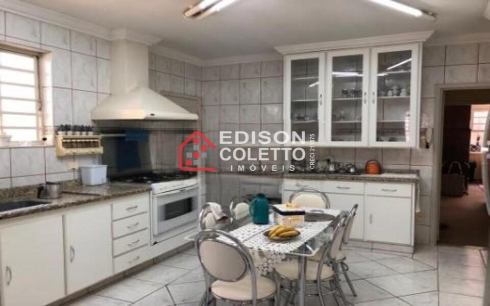 Casa à venda com 5 quartos, 185m² - Foto 1