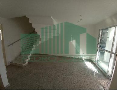 Casa à venda com 3 quartos, 80m² - Foto 1