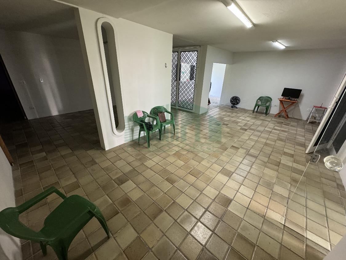 Casa à venda com 3 quartos, 215m² - Foto 3