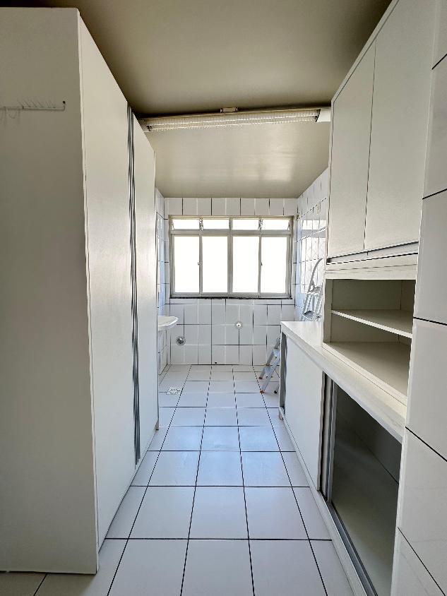 Apartamento à venda com 3 quartos, 96m² - Foto 4