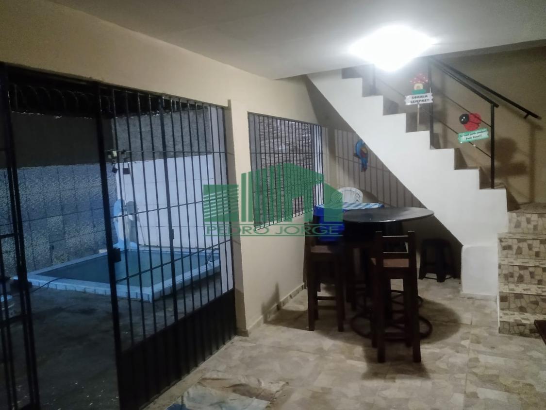 Casa à venda com 5 quartos, 200m² - Foto 4