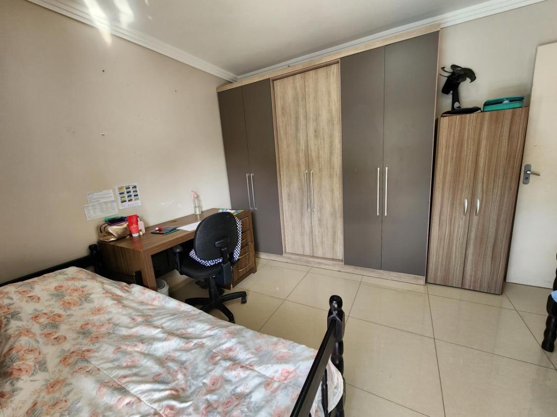 Casa à venda com 4 quartos, 260m² - Foto 4