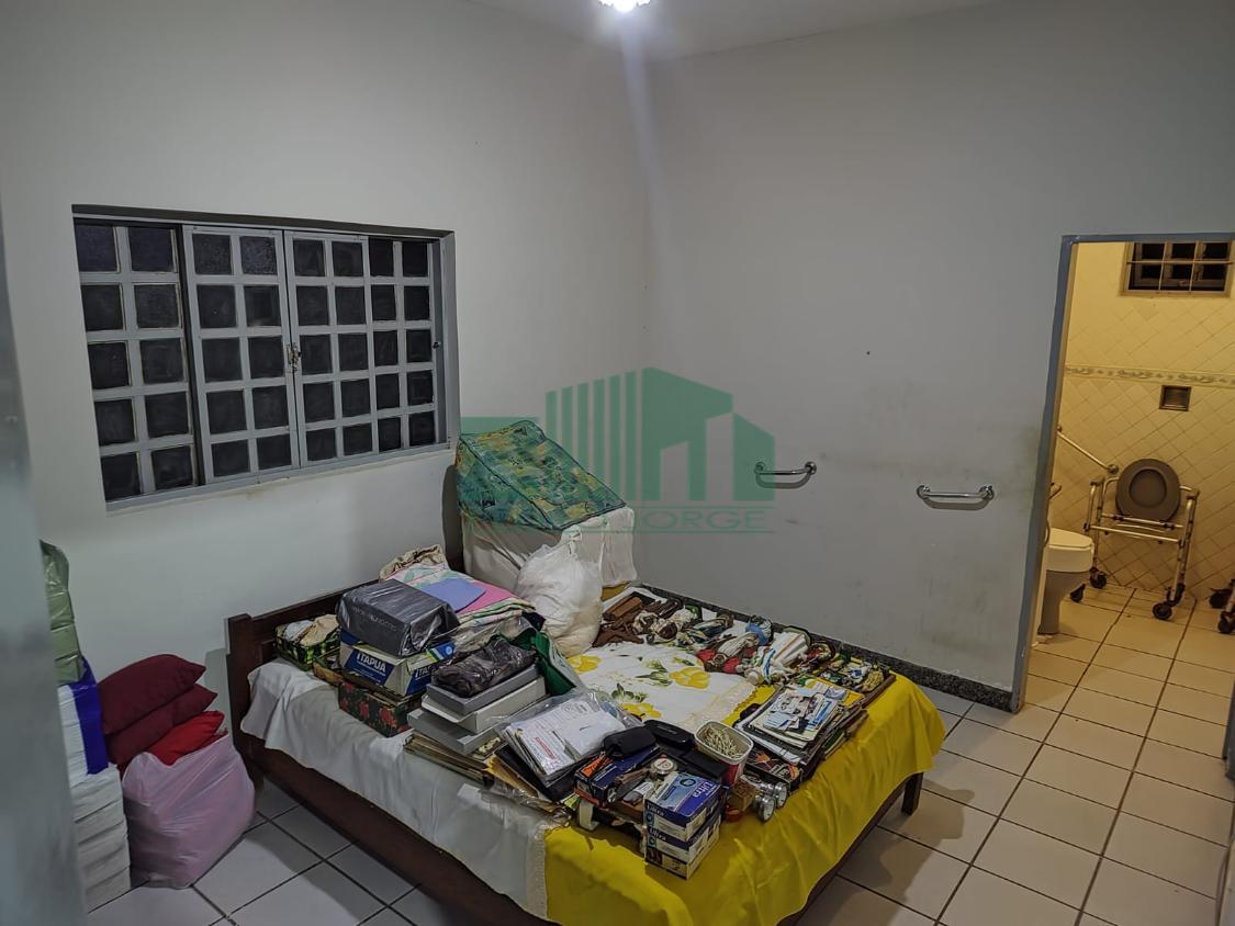 Casa para alugar com 4 quartos, 200m² - Foto 6