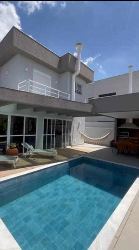 Casa de Condomínio à venda com 4 quartos, 300m² - Foto 1