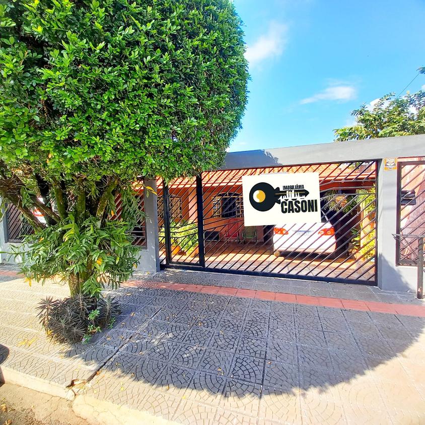 Casa à venda com 3 quartos, 300m² - Foto 1