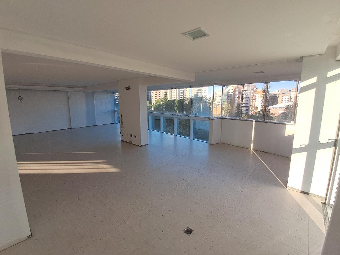 Apartamento à venda com 3 quartos, 240m² - Foto 6