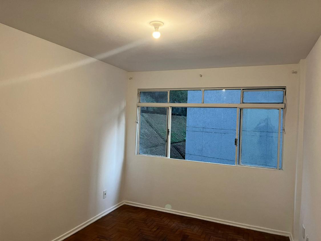 Apartamento à venda com 3 quartos, 90m² - Foto 2