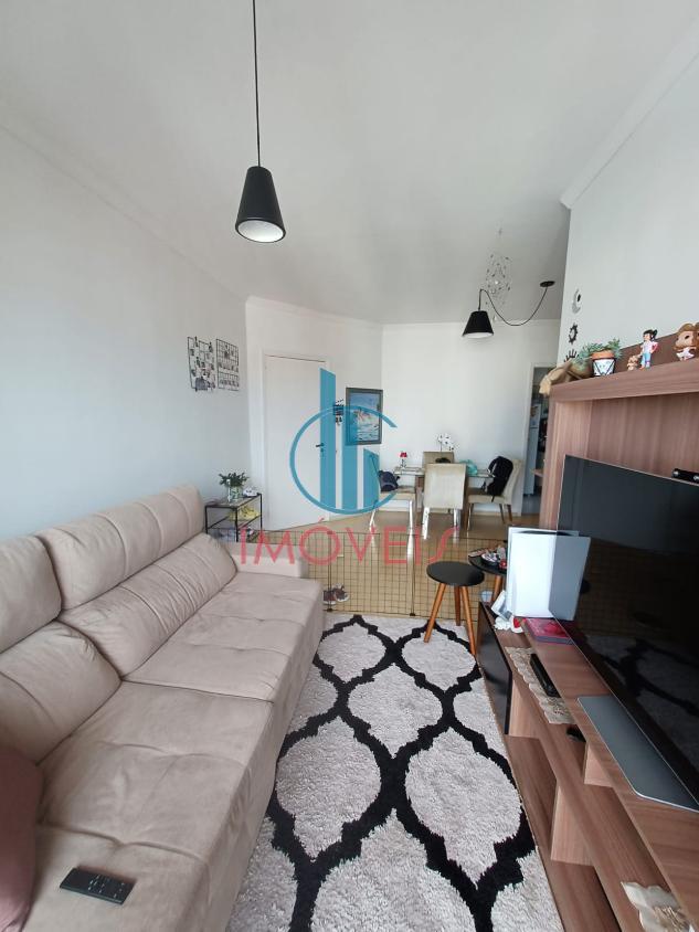 Apartamento à venda com 3 quartos, 72m² - Foto 2