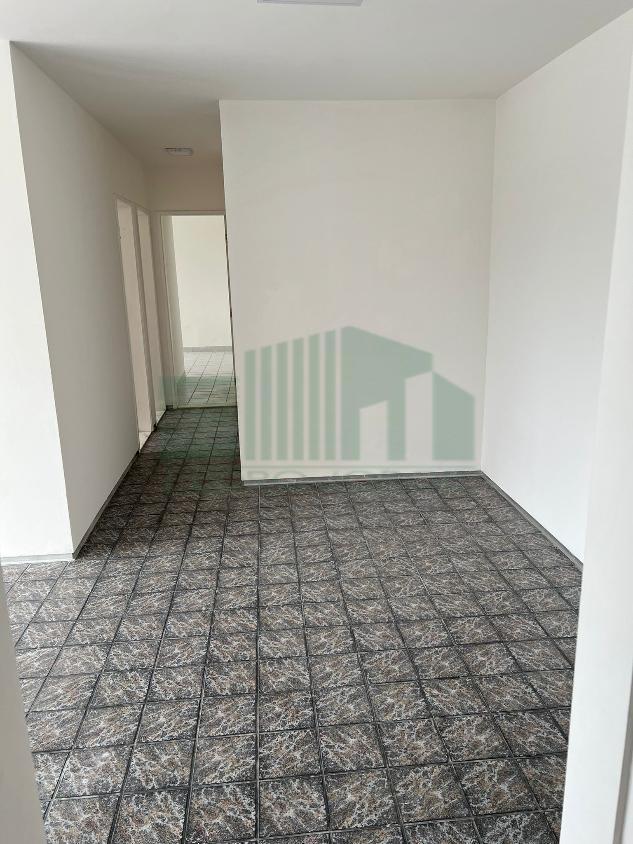 Apartamento à venda com 3 quartos, 94m² - Foto 2