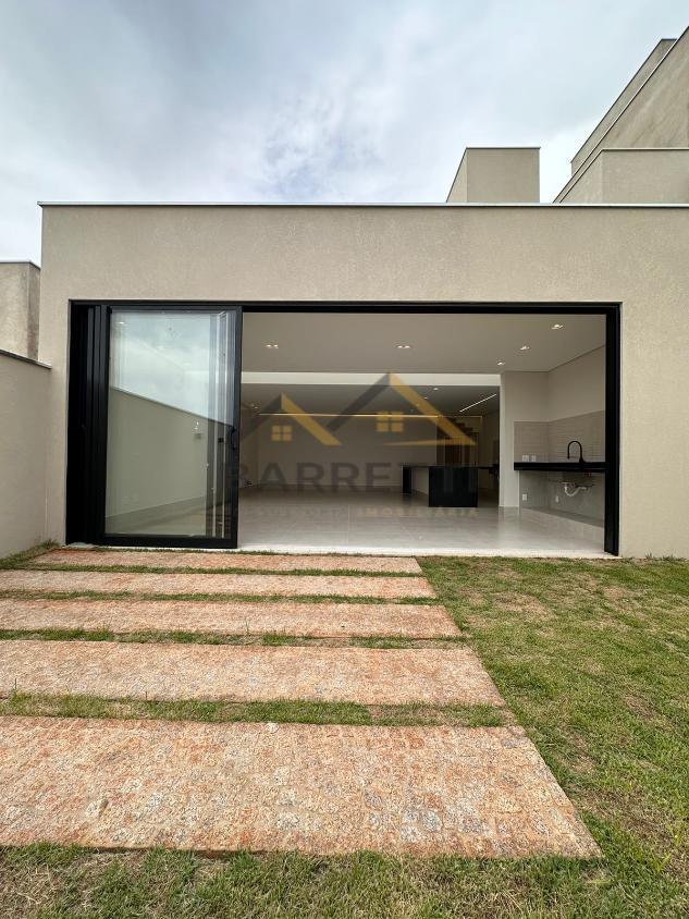 Sobrado à venda com 3 quartos, 240m² - Foto 1