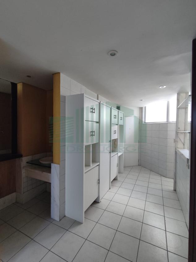 Apartamento à venda com 3 quartos, 201m² - Foto 9