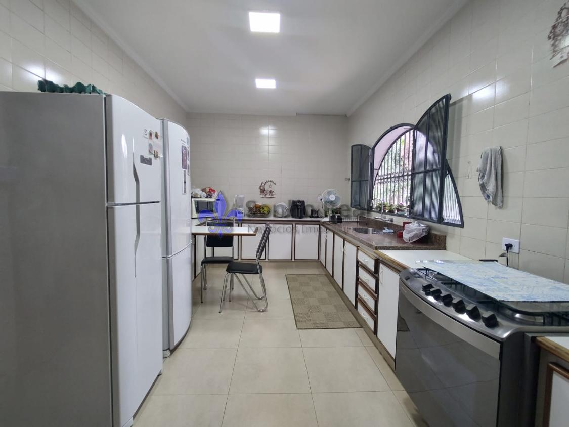 Casa à venda com 3 quartos, 315m² - Foto 10