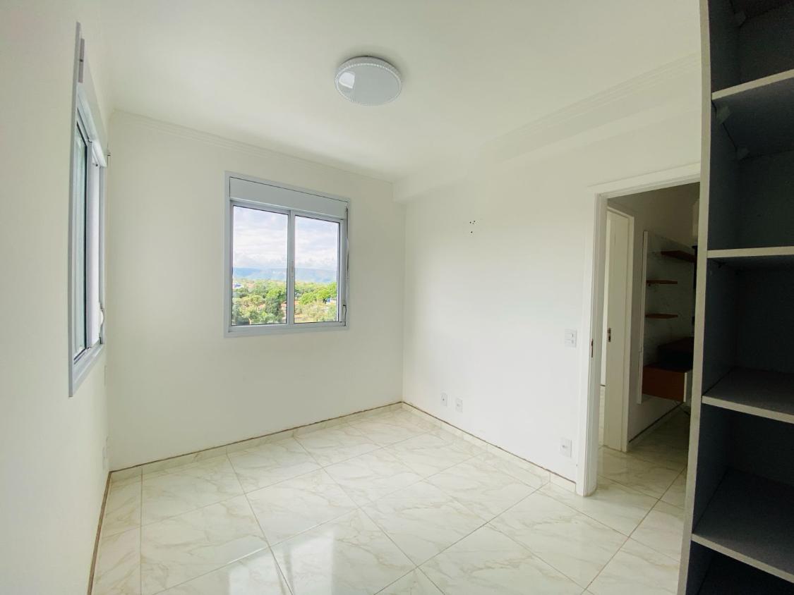 Apartamento à venda com 2 quartos, 67m² - Foto 2