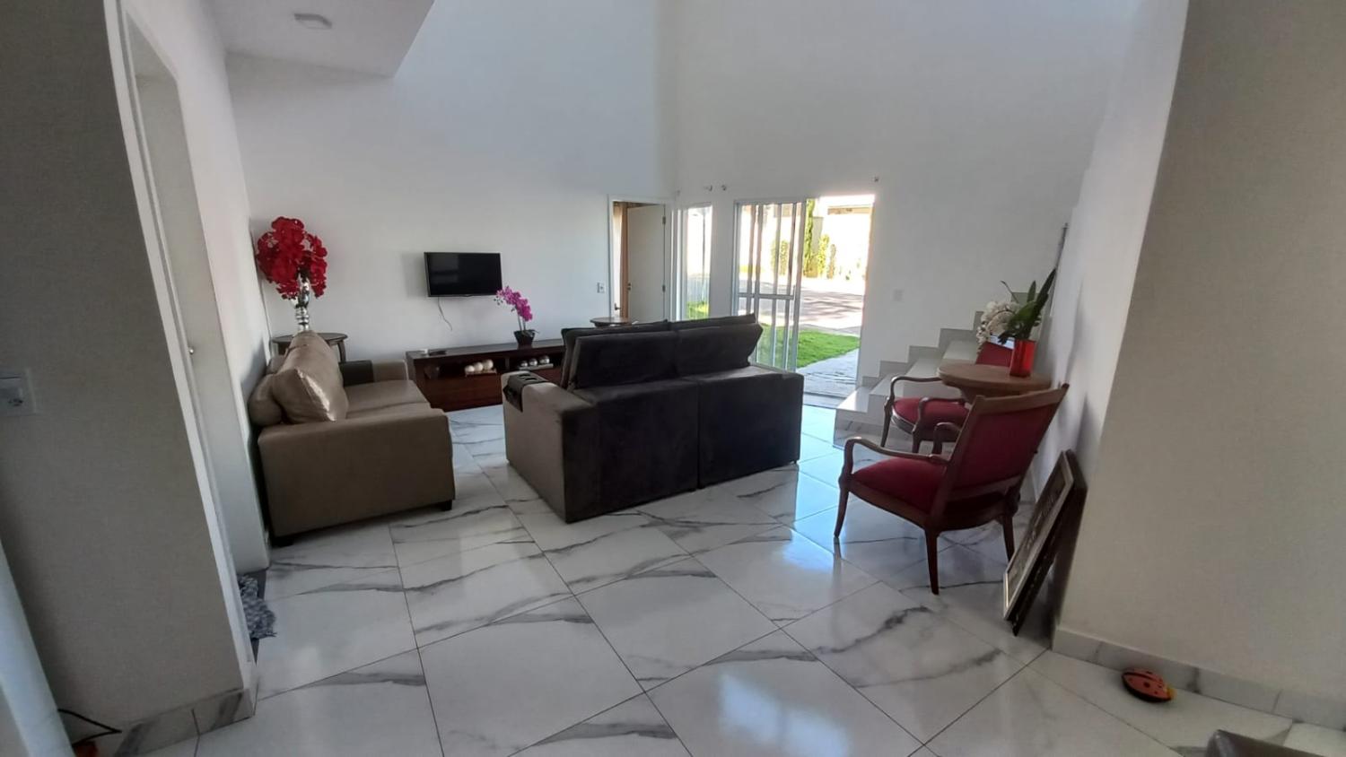 Casa de Condomínio à venda com 3 quartos, 260m² - Foto 1