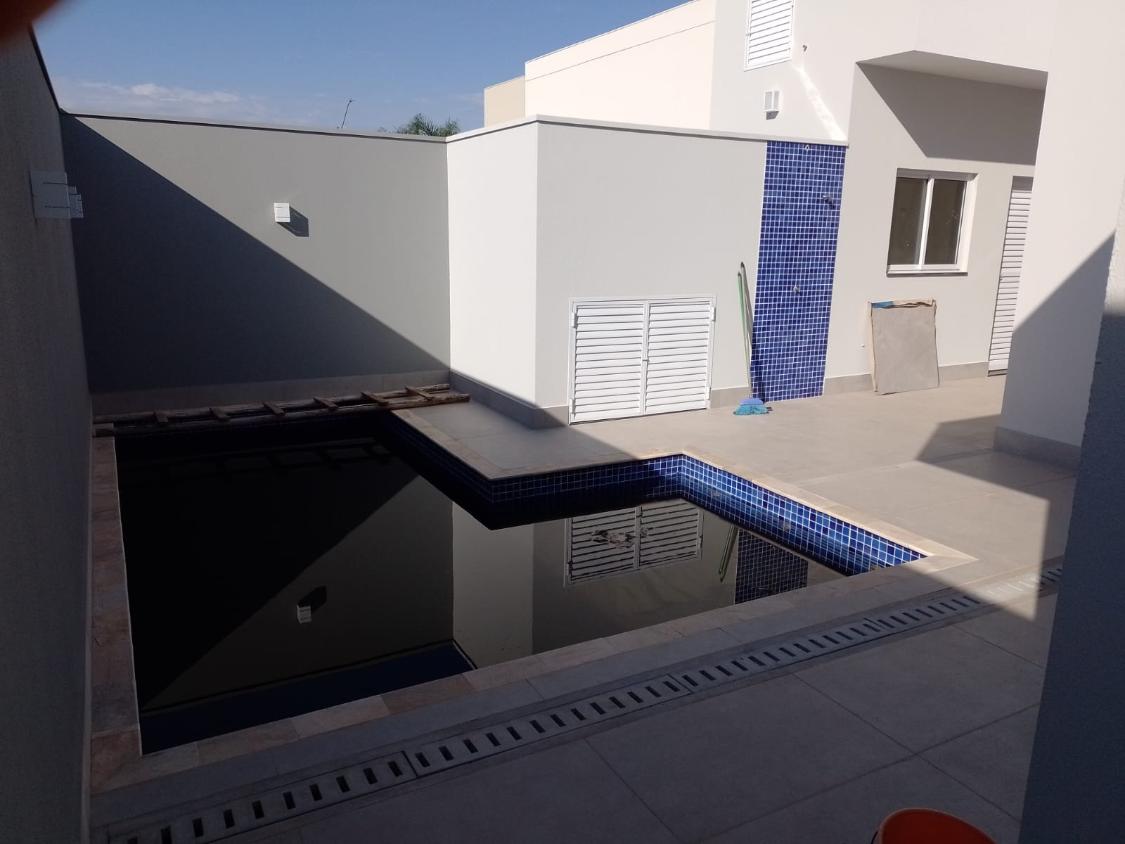 Casa de Condomínio à venda com 3 quartos, 215m² - Foto 4