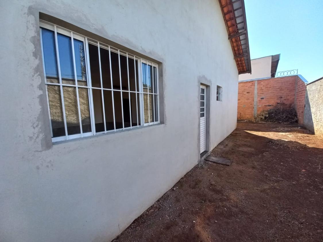 Casa à venda com 3 quartos, 120m² - Foto 1