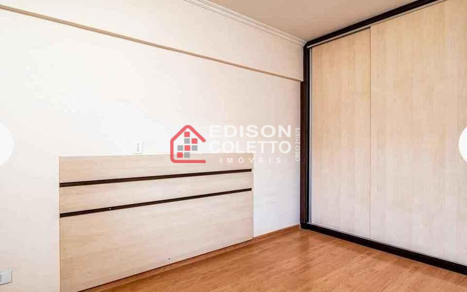 Apartamento à venda com 3 quartos, 75m² - Foto 2