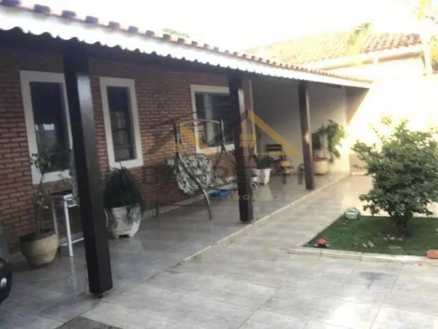 Casa à venda com 2 quartos, 170m² - Foto 1