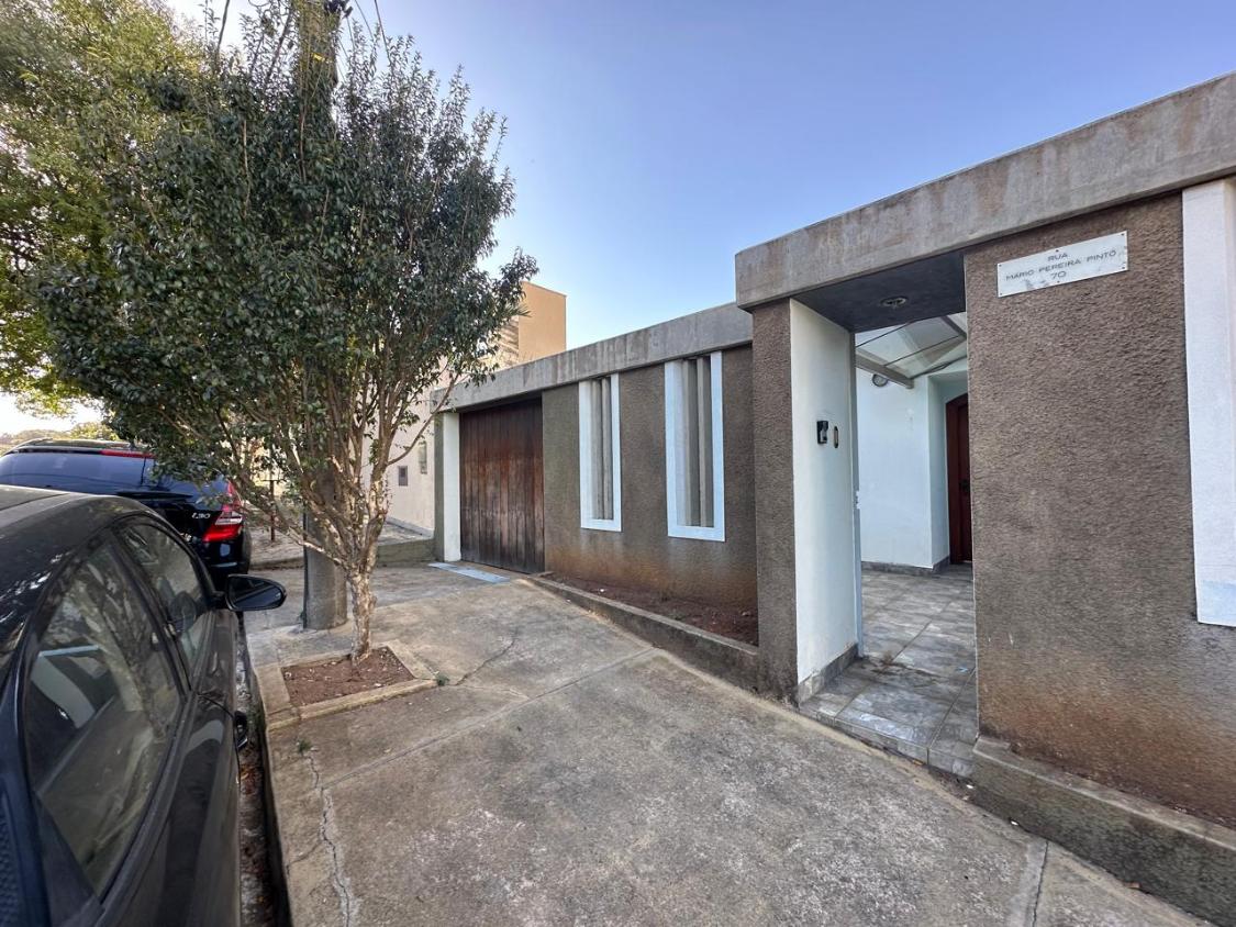 Casa à venda com 3 quartos, 240m² - Foto 1