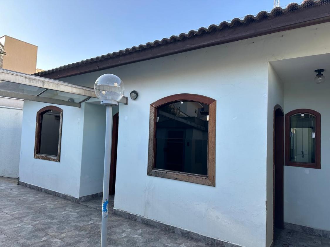 Casa à venda com 3 quartos, 240m² - Foto 4