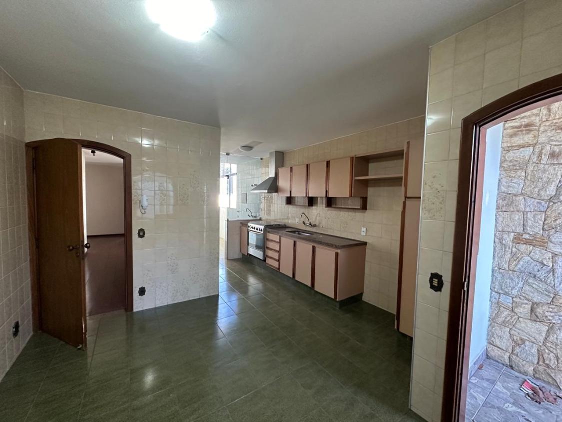 Casa à venda com 3 quartos, 240m² - Foto 6