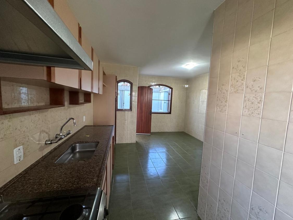 Casa à venda com 3 quartos, 240m² - Foto 7