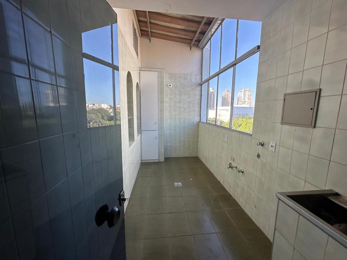 Casa à venda com 3 quartos, 240m² - Foto 8