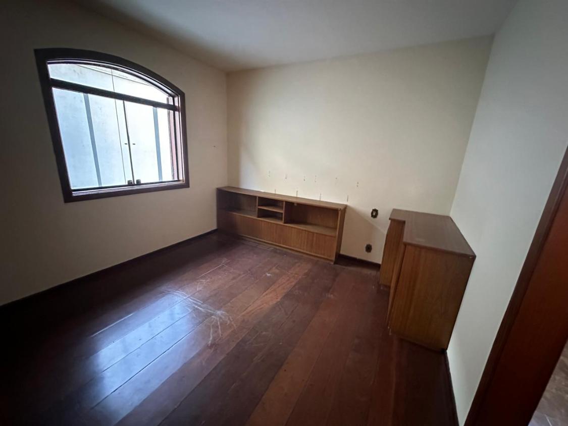 Casa à venda com 3 quartos, 240m² - Foto 17