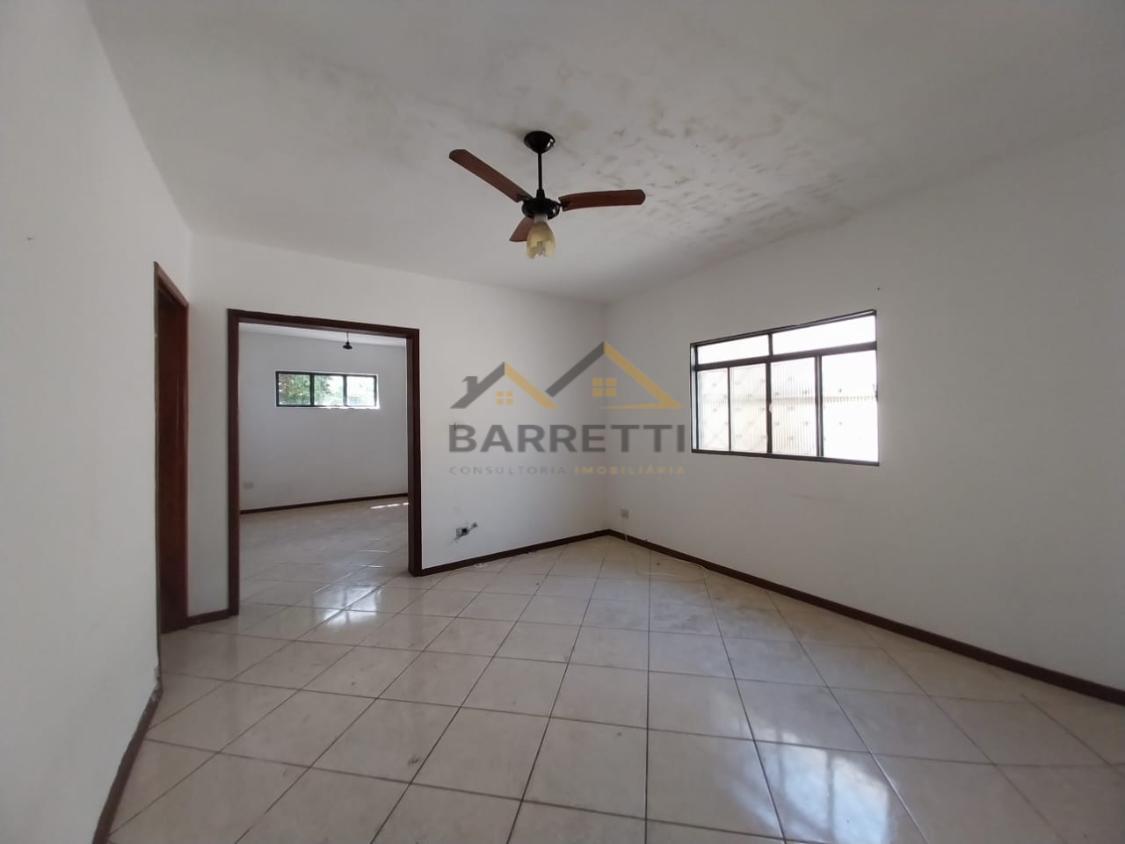 Casa à venda com 3 quartos, 250m² - Foto 2