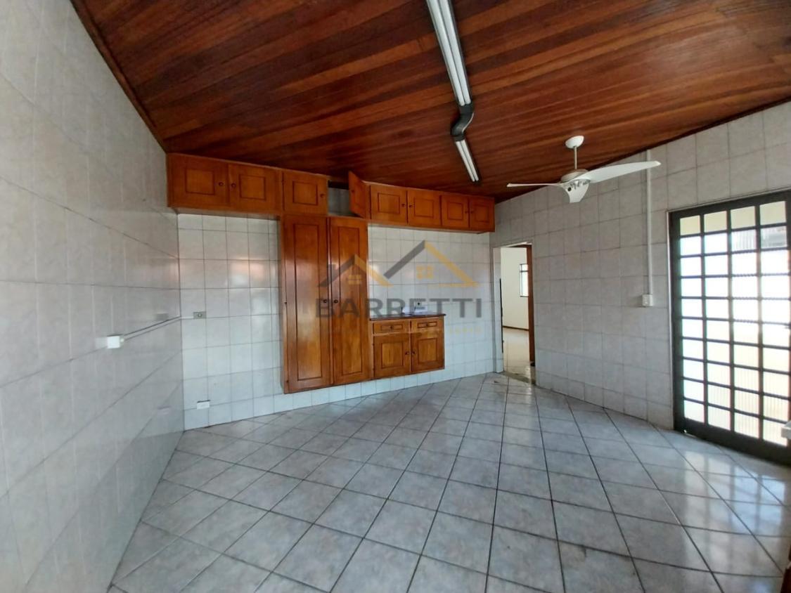 Casa à venda com 3 quartos, 250m² - Foto 4