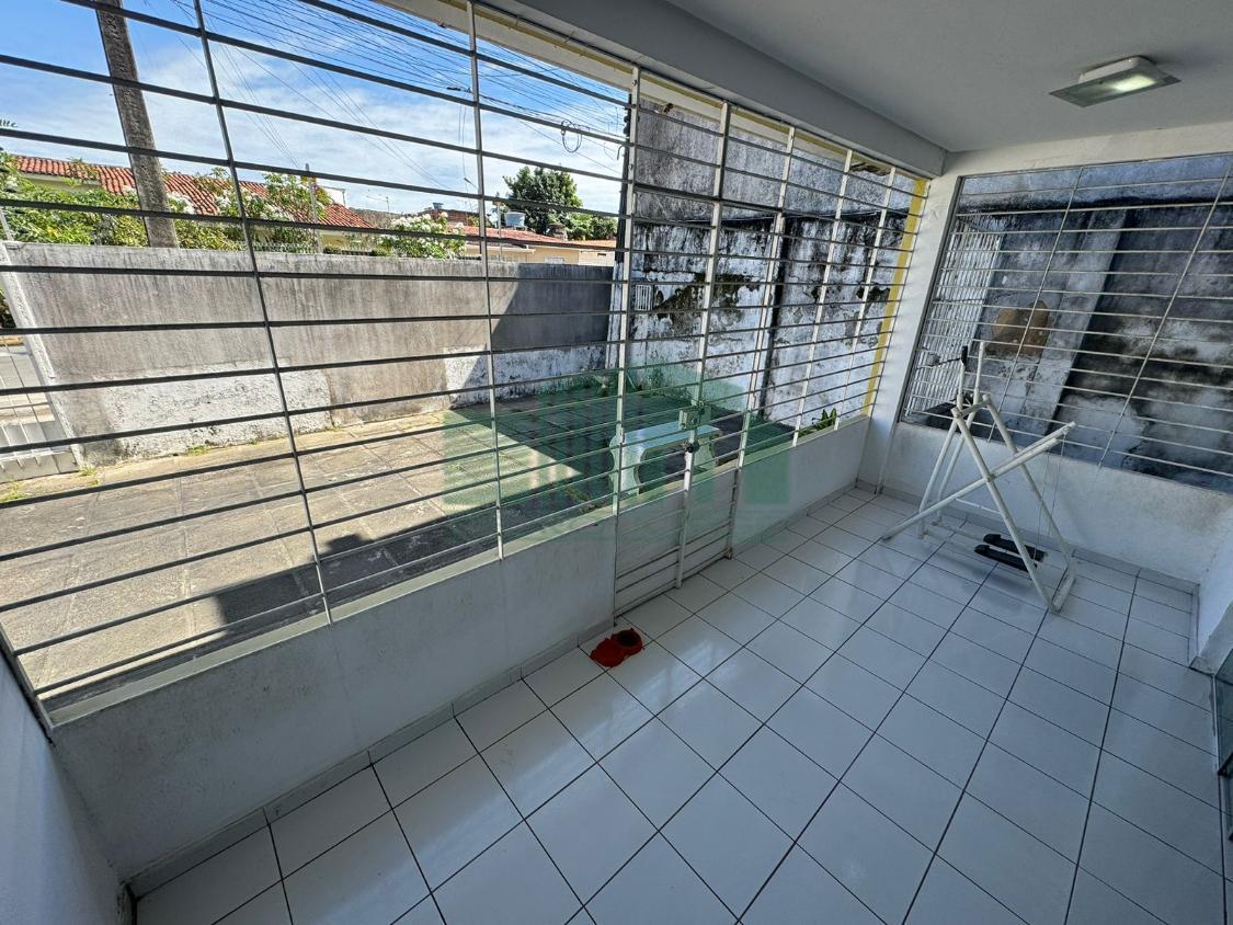 Casa à venda com 4 quartos, 300m² - Foto 3